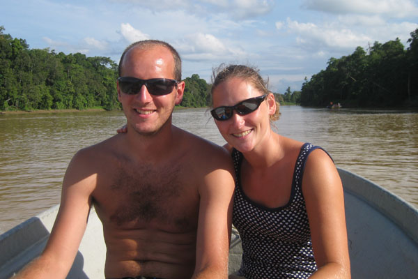 Sytse van der Zwan en Caroline Mo op de Kinabatanganrivier